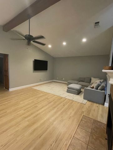 1109 Hemlock Drive, Desoto, TX 75115