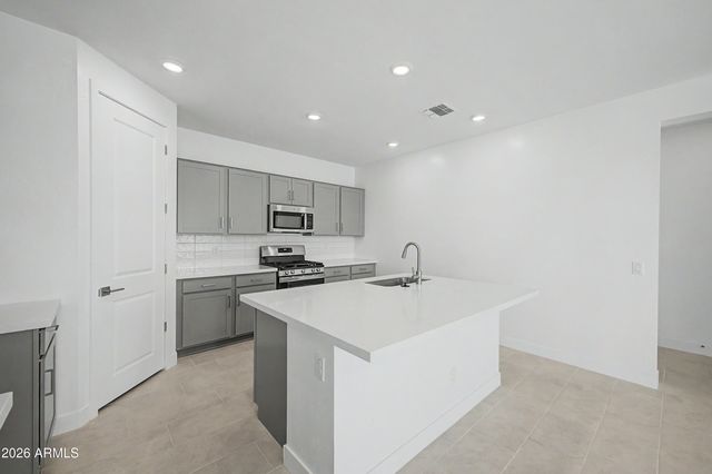 15176 W GRAY FOX Trail, Surprise, AZ 85387