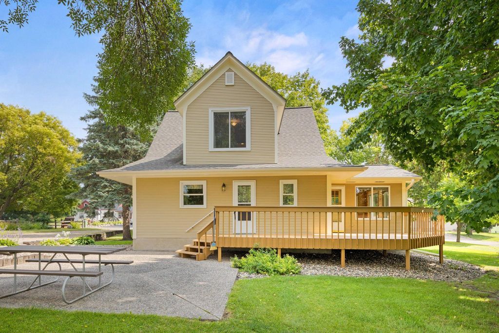 730 Johnson Avenue SW, Cokato, MN 55321