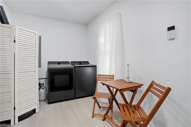 94 Hampton Roads AVE, Hampton, VA 23661