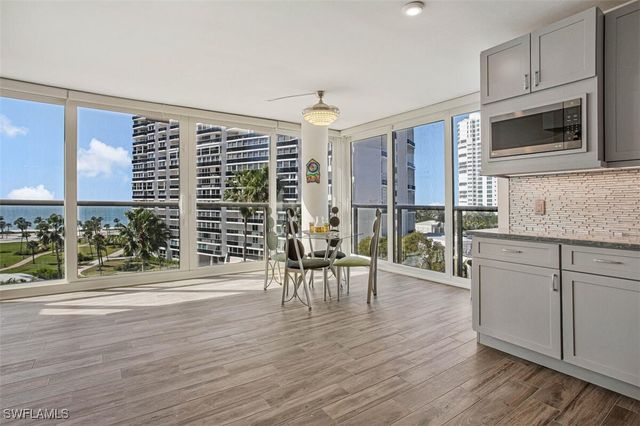 4031 Gulf Shore BLVD N 6B, Naples, FL 34103