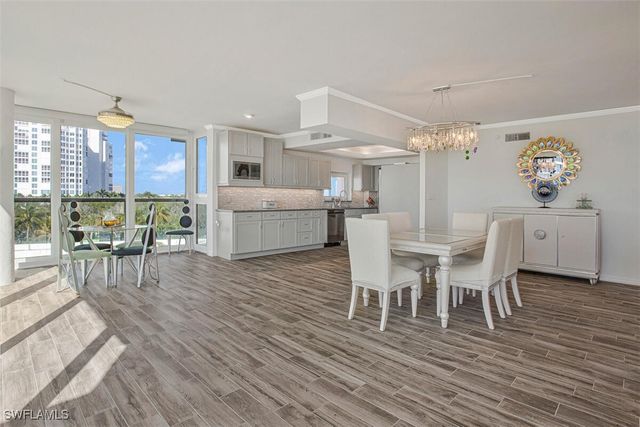 4031 Gulf Shore BLVD N 6B, Naples, FL 34103