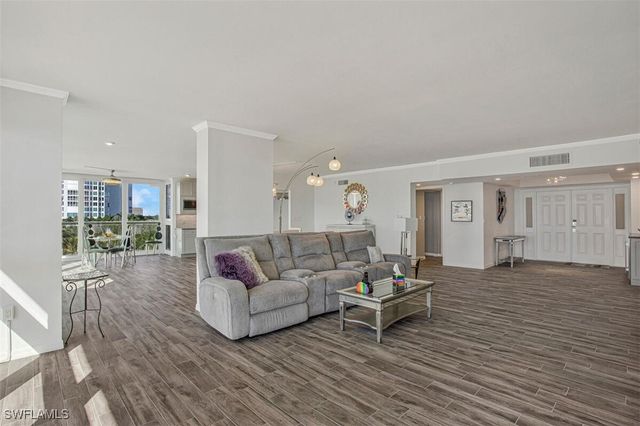 4031 Gulf Shore BLVD N 6B, Naples, FL 34103