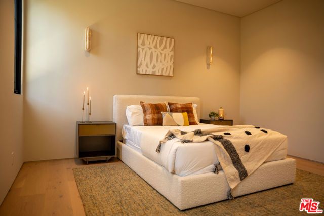 22821 Collins Street, Woodland Hills (los Angeles), CA 91367