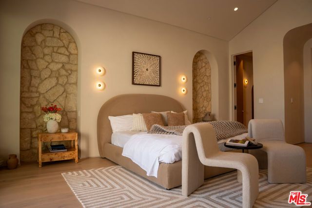 22821 Collins Street, Woodland Hills (los Angeles), CA 91367