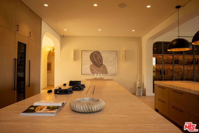 22821 Collins Street, Woodland Hills (los Angeles), CA 91367