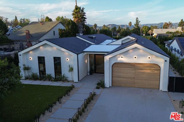 22821 Collins Street, Woodland Hills (los Angeles), CA 91367