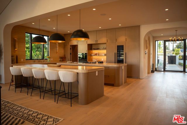 22821 Collins Street, Woodland Hills (los Angeles), CA 91367