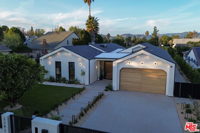 22821 Collins Street, Woodland Hills (los Angeles), CA 91367