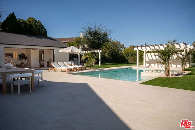 22821 Collins Street, Woodland Hills (los Angeles), CA 91367