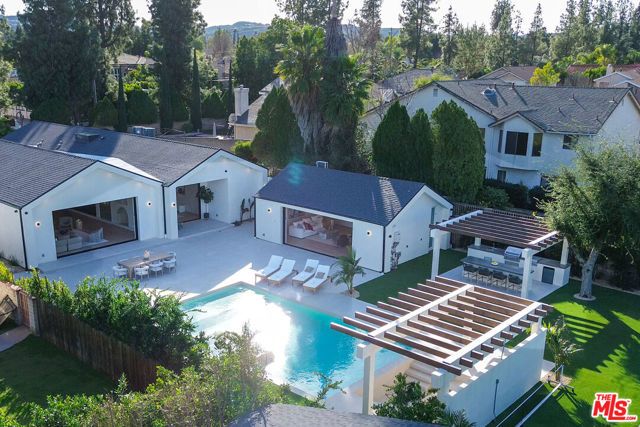 22821 Collins Street, Woodland Hills (los Angeles), CA 91367