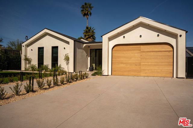 22821 Collins Street, Woodland Hills (los Angeles), CA 91367