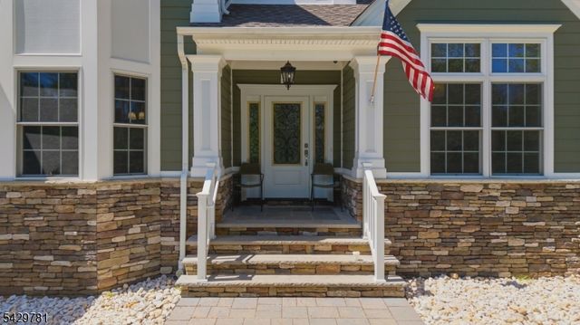 56 Beechwood Place, Watchung Boro, NJ 07069