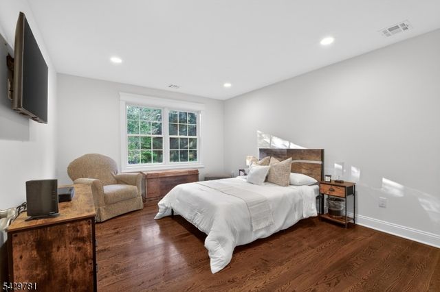 56 Beechwood Place, Watchung Boro, NJ 07069