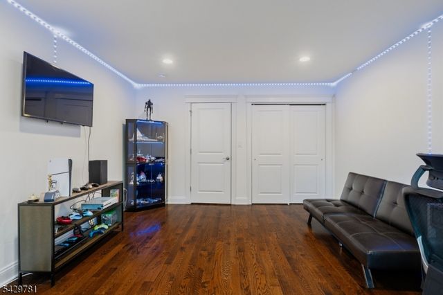 56 Beechwood Place, Watchung Boro, NJ 07069