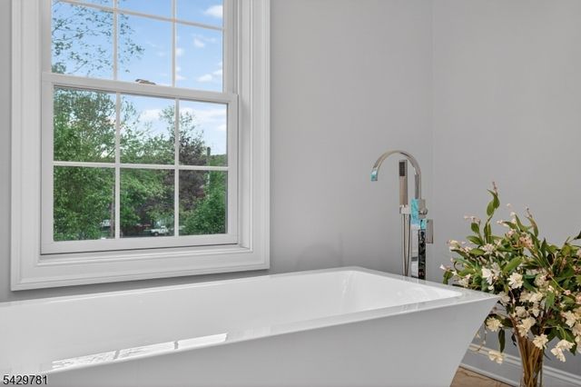 56 Beechwood Place, Watchung Boro, NJ 07069