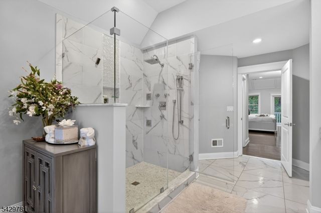 56 Beechwood Place, Watchung Boro, NJ 07069