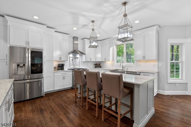 56 Beechwood Place, Watchung Boro, NJ 07069