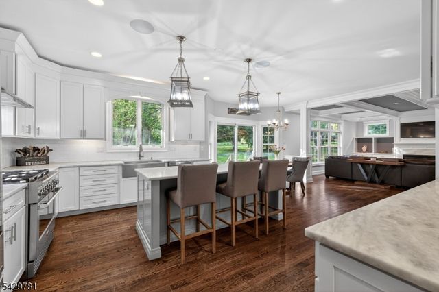 56 Beechwood Place, Watchung Boro, NJ 07069