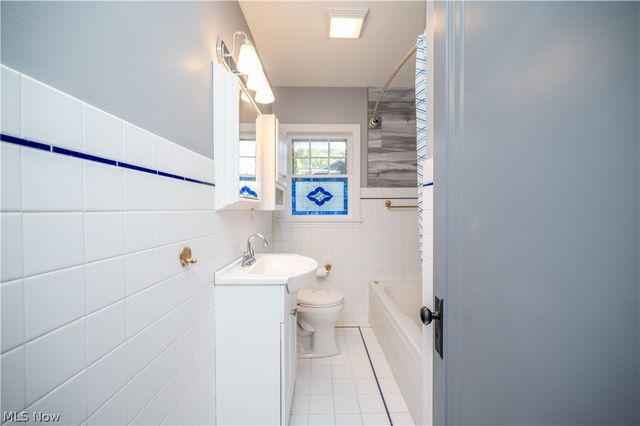 3712 Logan Way, Youngstown, OH 44505