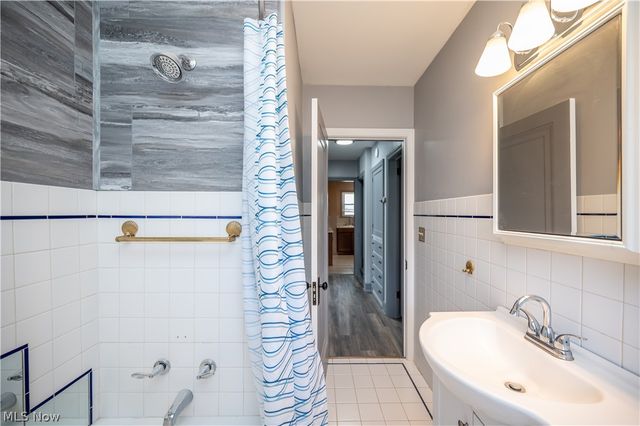 3712 Logan Way, Youngstown, OH 44505