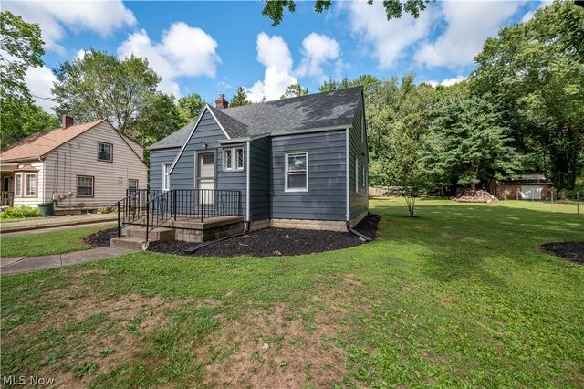 3712 Logan Way, Youngstown, OH 44505