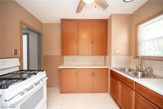 3712 Logan Way, Youngstown, OH 44505