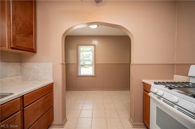 3712 Logan Way, Youngstown, OH 44505