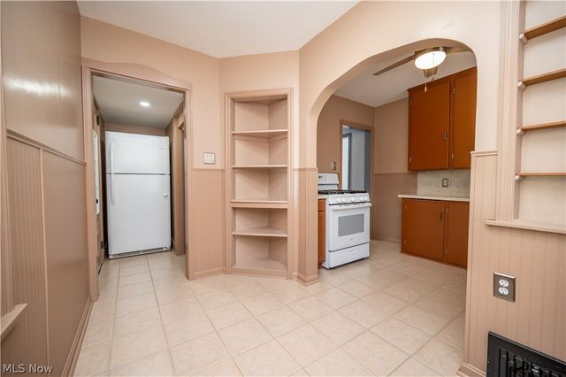 3712 Logan Way, Youngstown, OH 44505