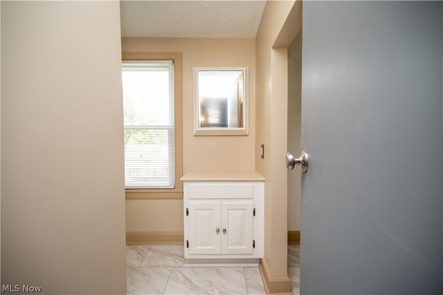 3712 Logan Way, Youngstown, OH 44505