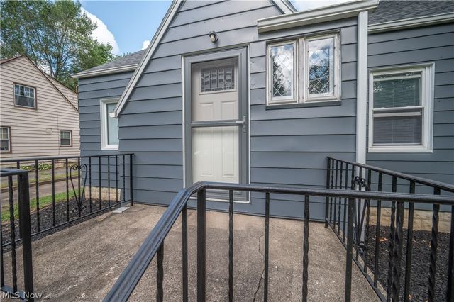 3712 Logan Way, Youngstown, OH 44505