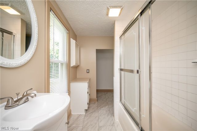 3712 Logan Way, Youngstown, OH 44505