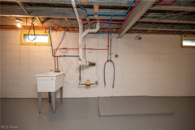 3712 Logan Way, Youngstown, OH 44505