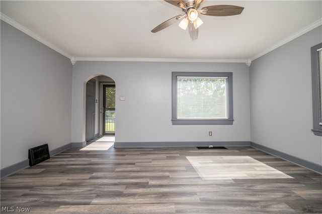 3712 Logan Way, Youngstown, OH 44505