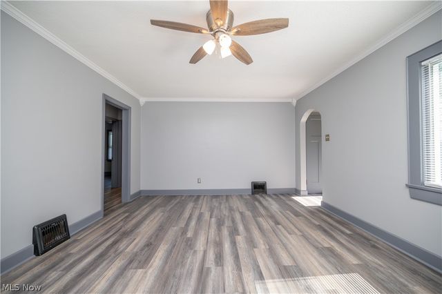 3712 Logan Way, Youngstown, OH 44505