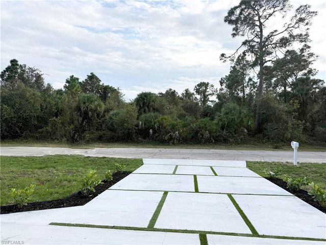 5037 Pinetree CIR, Labelle, FL 33935