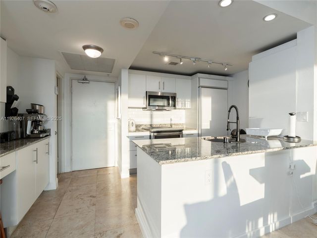 10275 Collins Ave 527, Bal Harbour, FL 33154