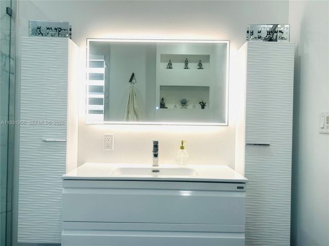 13995 SW 154th St, Miami, FL 33177