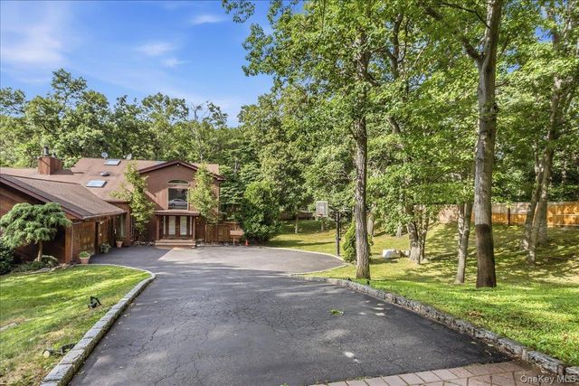 1 Brothers Court, Dix Hills, NY 11746