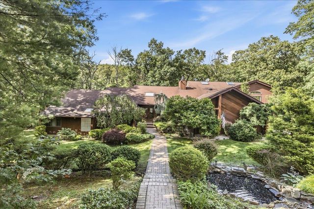 1 Brothers Court, Dix Hills, NY 11746