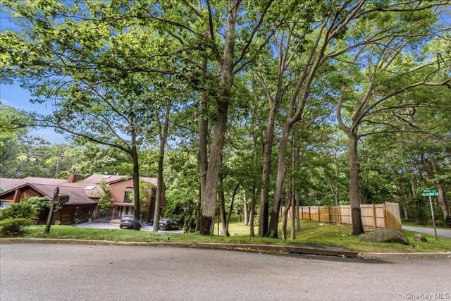 1 Brothers Court, Dix Hills, NY 11746