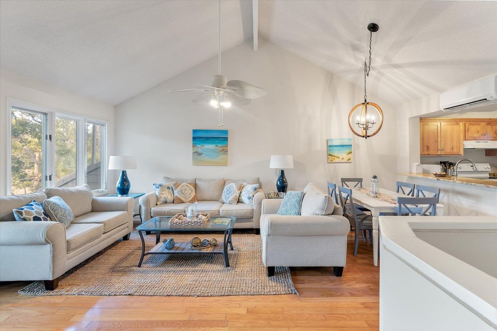 Image 11 of property listing at 1240 Creek Watch Trace, Seabrook Island, SC 29455