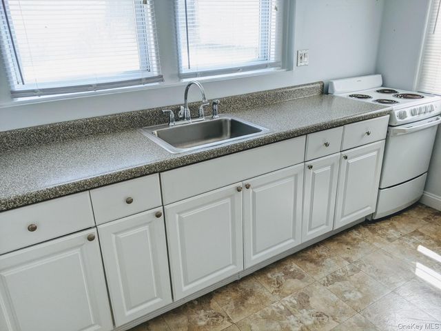 28 E Walnut Street, Long Beach, NY 11561