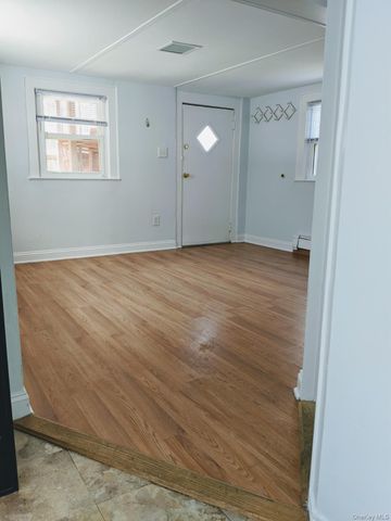 28 E Walnut Street, Long Beach, NY 11561