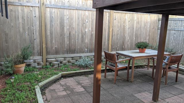 28 E Walnut Street, Long Beach, NY 11561