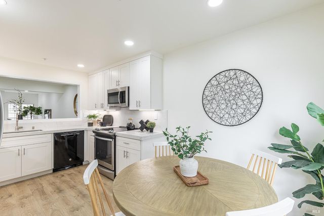 12 Valley Club Cir, Napa, CA 94558