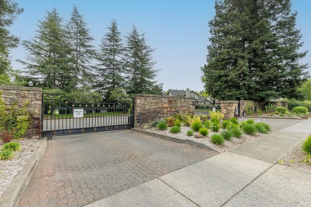 12 Valley Club Cir, Napa, CA 94558