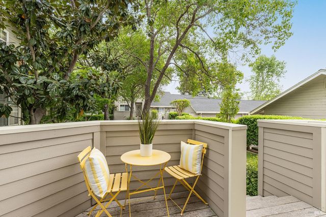 12 Valley Club Cir, Napa, CA 94558