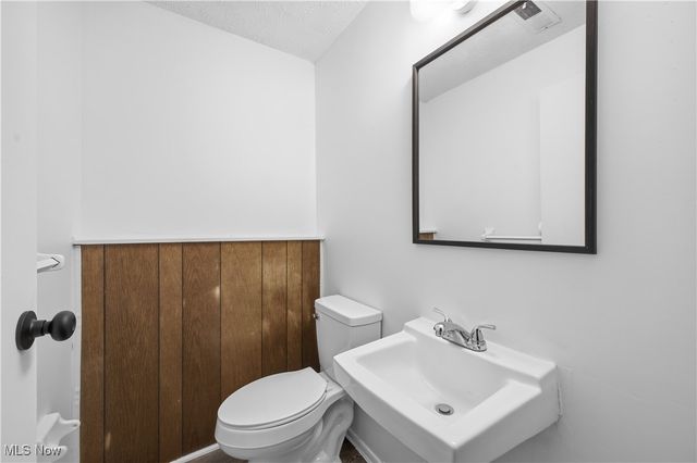 541 Blossom Avenue, Campbell, OH 44405