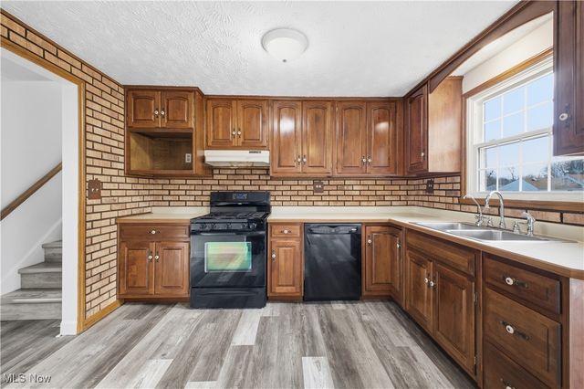 541 Blossom Avenue, Campbell, OH 44405